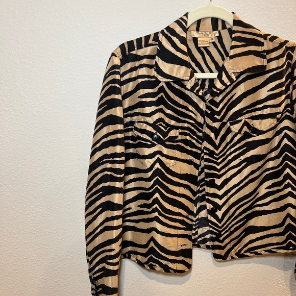 Button Down Zebra Print Top Size Small - Picture 3 of 11